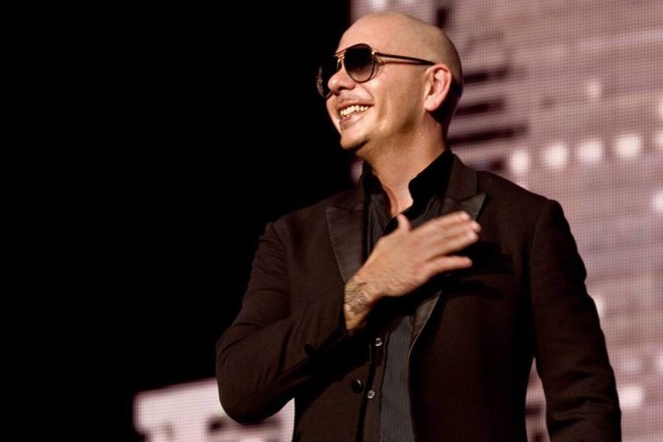 Los Latin AMAs rinden homenaje a Pitbull