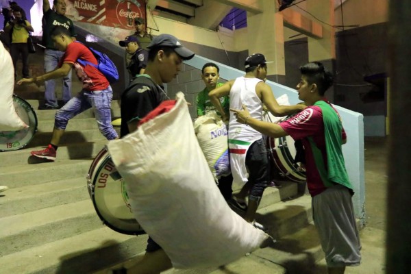 Un aficionado herido deja tiroteo a la barra del Marathón en las afueras del Nacional