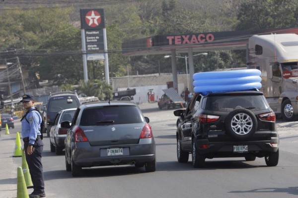 Capitalinos emigran hacia las playas del norte y sur del país