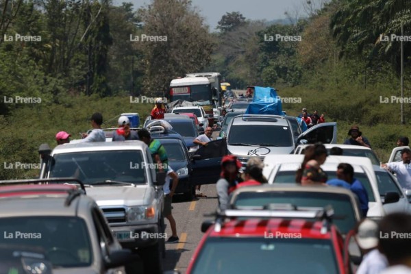 Accidente deja un muerto en carretera hacia Tela; colapsa tráfico