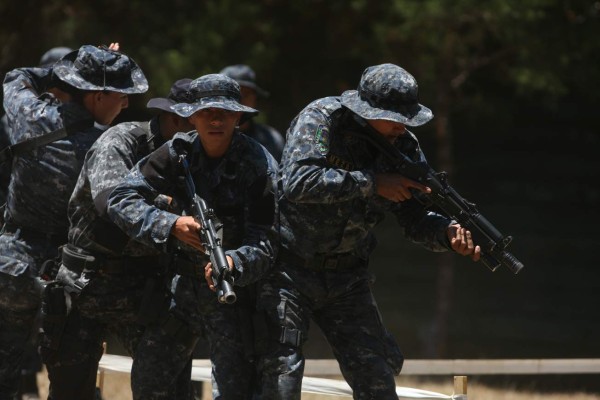 Expertos de EUA y Colombia preparan a policías Tigres de Honduras