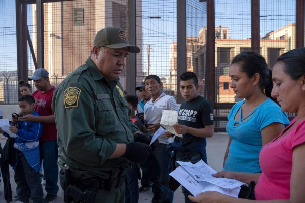 Trump ordena iniciar deportaciones de solicitantes de asilo a Honduras en enero