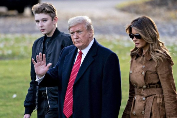Barron Trump reaparece junto a Melania y sorprende con su estatura