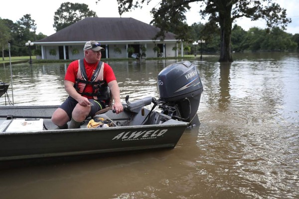 Inundaciones en Luisiana dejan 11 muertos y diques desbordados