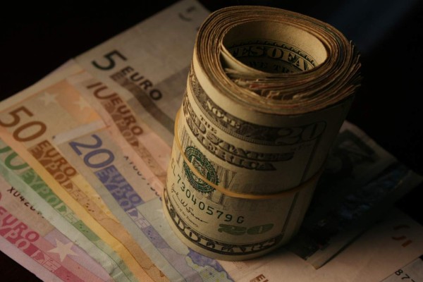 Fed mantiene intactas las tasas de interés