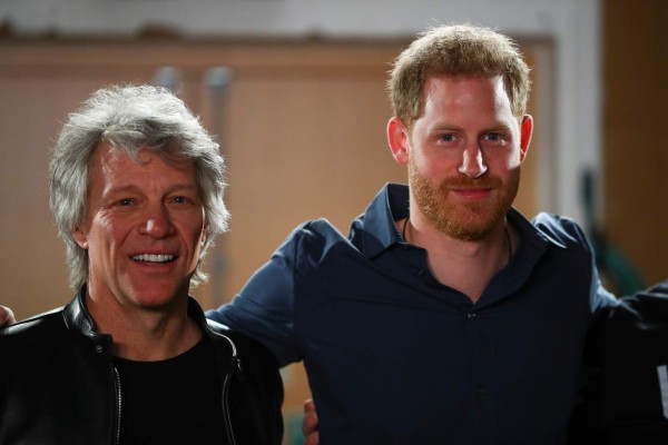 El príncipe Harry canta con Jon Bon Jovi en Abbey Road por una buena causa