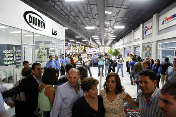 Diunsa inaugura moderna tienda en La Ceiba