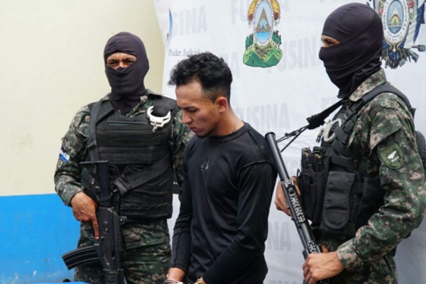 Capturan a 'Vato Loco' con arma ilegal en la Rivera Hernández