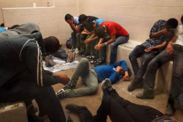 EUA: Baja a 'casi la mitad' las detenciones de niños migrantes