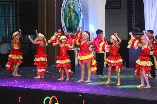 Saint Peter’s Academy celebra 26 aniversario con 'show” de baile