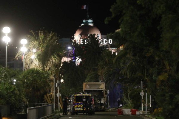 Atentado en Francia: Un camión embiste una multitud