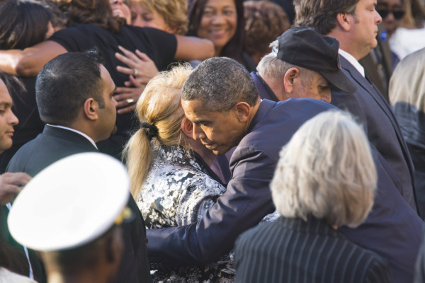 Obama critica la 'epidemia” de violencia armada