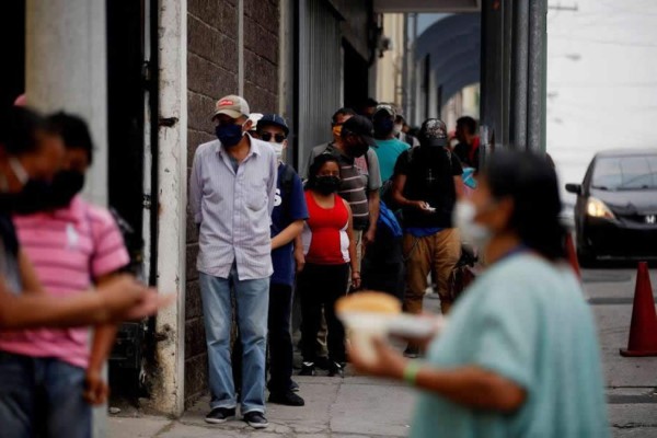 Un restaurante da comida gratuita en plena crisis de coronavirus en Guatemala