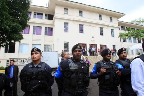 Una orden de detención obliga a Martinelli a presentarse ante la Justicia