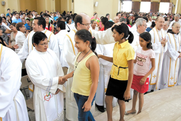 Fieles viven miércoles lleno de oración y perdón