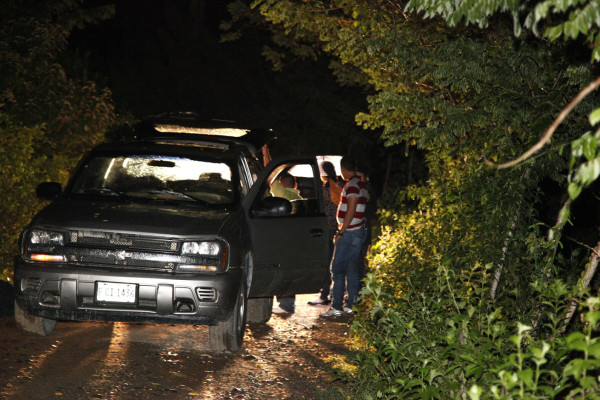 Bajan de camioneta y matan a dos hombres en La Ceiba