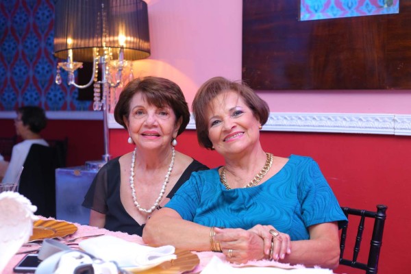 Julissa Ustáriz despide su soltería