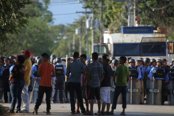 Desalojo pacífico a pobladores de terrenos de la Unah-VS