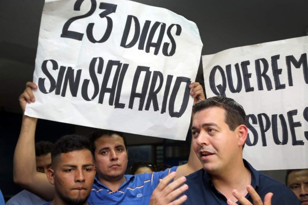 Empleados de Tiempo exigen pago de salarios