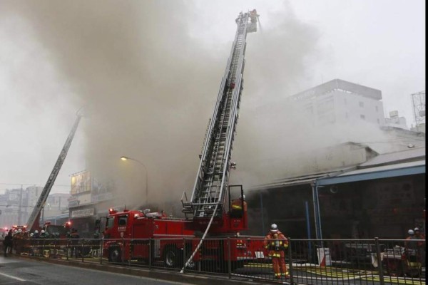 Un incendio destruye parte del famoso mercado de pescado de Tokio