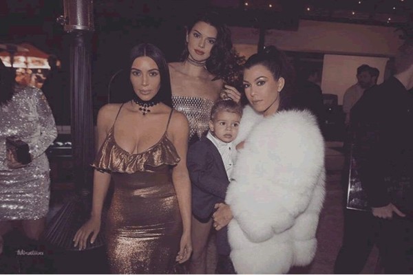 Kim Kardashian y Kanye West presume a sus hijos en Navidad