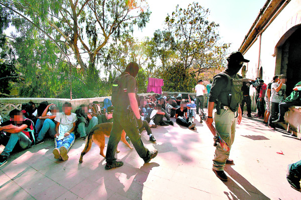 Decomisan alcohol y drogas en fiesta de 145 estudiantes