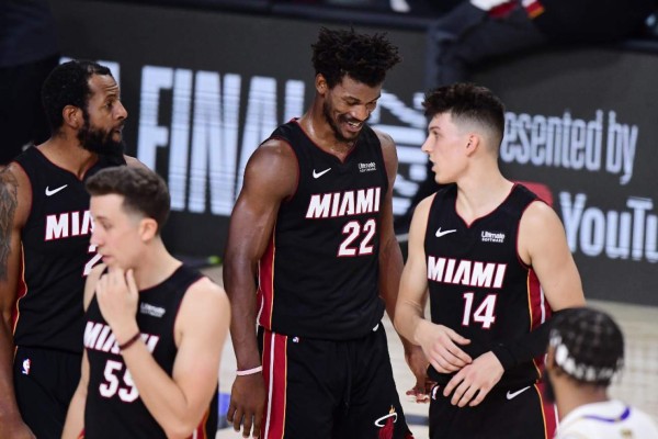 Miami Heat vence a Los Lakers y se mantiene vivo en las finales de la NBA