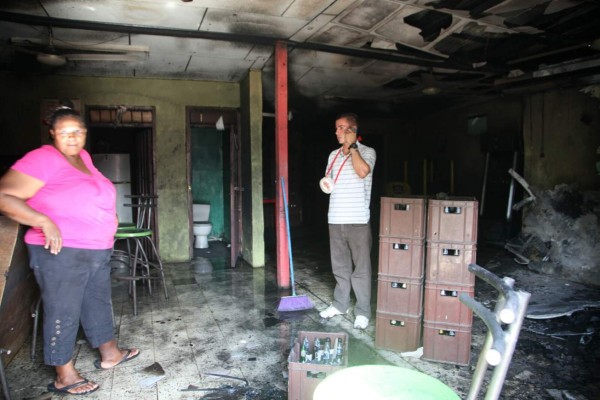 Incendio destruye bar y bodega en San Pedro Sula