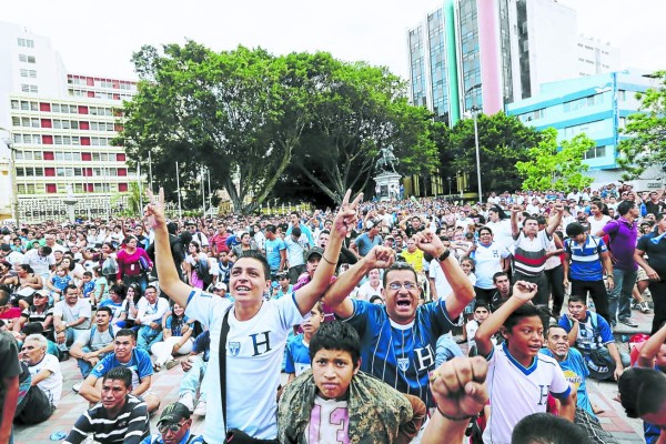 los catrachos alentaron con corazón