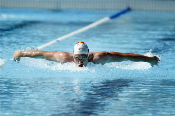 Prueban que piel artificial de tiburón mejora natación