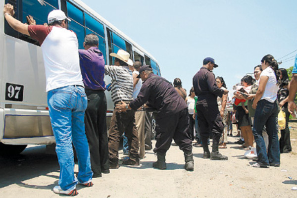Miles de sampedranos abandonan la ciudad