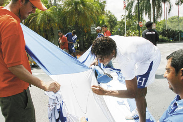 Honduras practica el baile de la victoria
