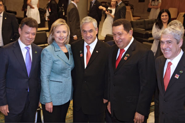 Histórico encuentro entre Chávez y Clinton en Brasil