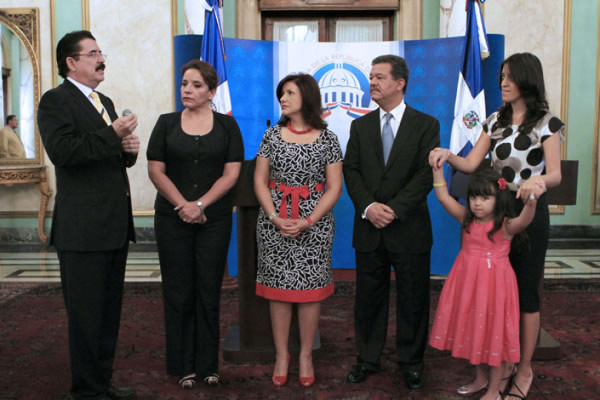 Zelaya sale de Dominicana rumbo a Nicaragua