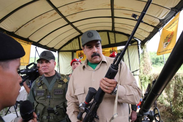 Maduro da cuenta de su gestión al margen del Parlamento