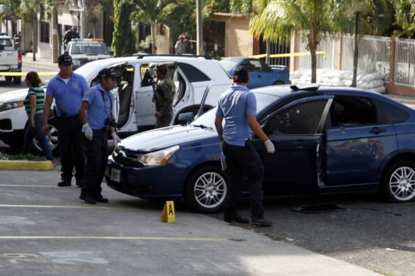 Acusan por cuatro asesinatos a hombre que fue herido en masacre de karaoke