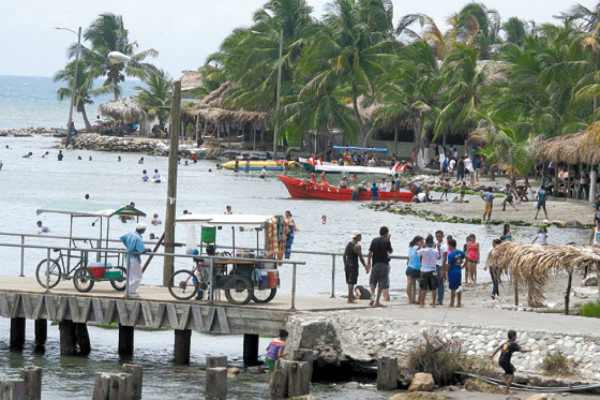 El mar le sigue quitando terreno a playas en Omoa