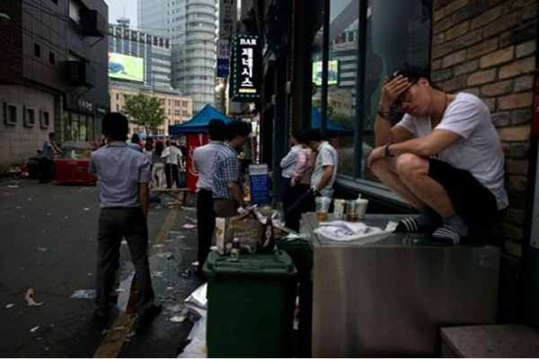 Chino se suicida al saltar de edificio porque perdió apuesta por Mundial