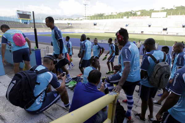 Suárez paró el mismo once en el estadio Nacional de Kingston
