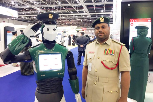Un primer robot al servicio de la policía de Dubái