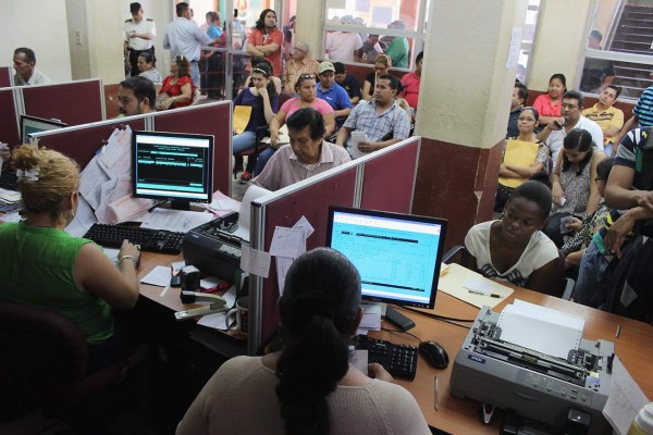 Negocios sampedranos tramitan unos 10,500 permisos de operación