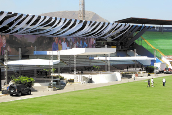 Ex mandatarios llegan para investidura de Lobo