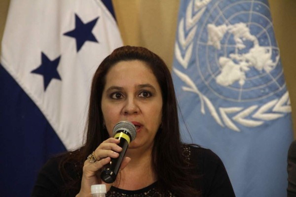 Primera dama de Honduras llega a la frontera con EUA