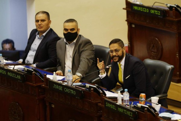 Oficialismo solicita que se investigue al expresidente salvadoreño Cristiani