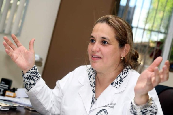Destituyen a Julissa Villanueva como directora de Medicina Forense del MP