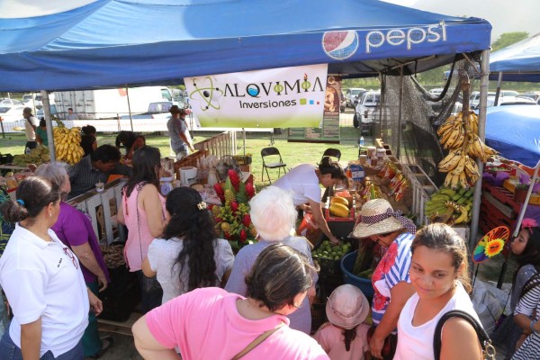 Un éxito el Mercado del Agricultor y Artesano