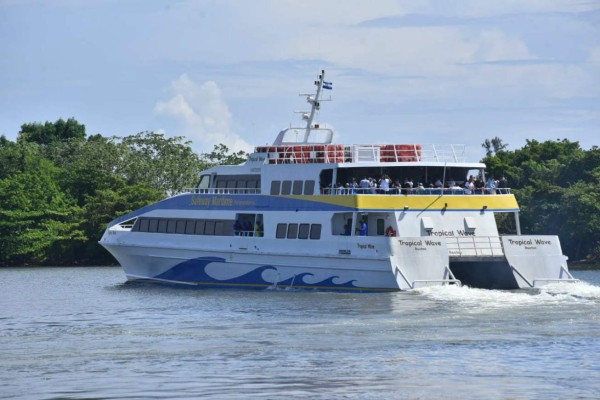 Turistas hondureños abarrotan ferris en La Ceiba