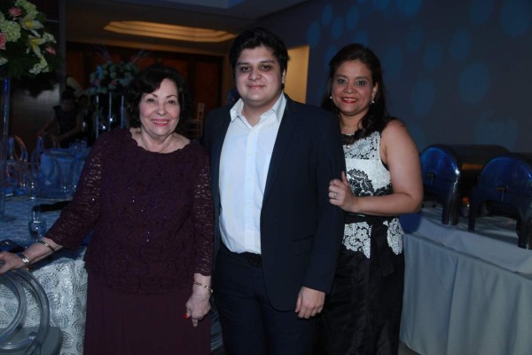 Sonia Herrera, Eduardo Contreras y Olga Herrera