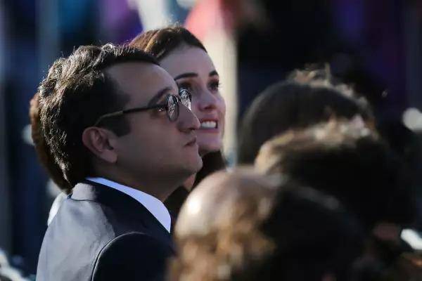 Andrés Manuel López Beltrán, es el segundo hijo de AMLO. Es egresado de la facultad de Ciencias Políticas y Sociales de la UNAM y fue uno de los más activos en la campaña electoral de su padre. En 2023 rechazó la oferta de Marcelo Ebrard, quien le ofreció una secretaría en caso de lograr la candidatura presidencial por Morena y ganar las presidenciales de 2024.