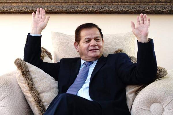 Recientemente, Vásquez Velásquez publicó fotografías y videos en sus redes sociales desde una de sus fincas en Olancho, donde supuestamente aparecen algunos de los tractores. 